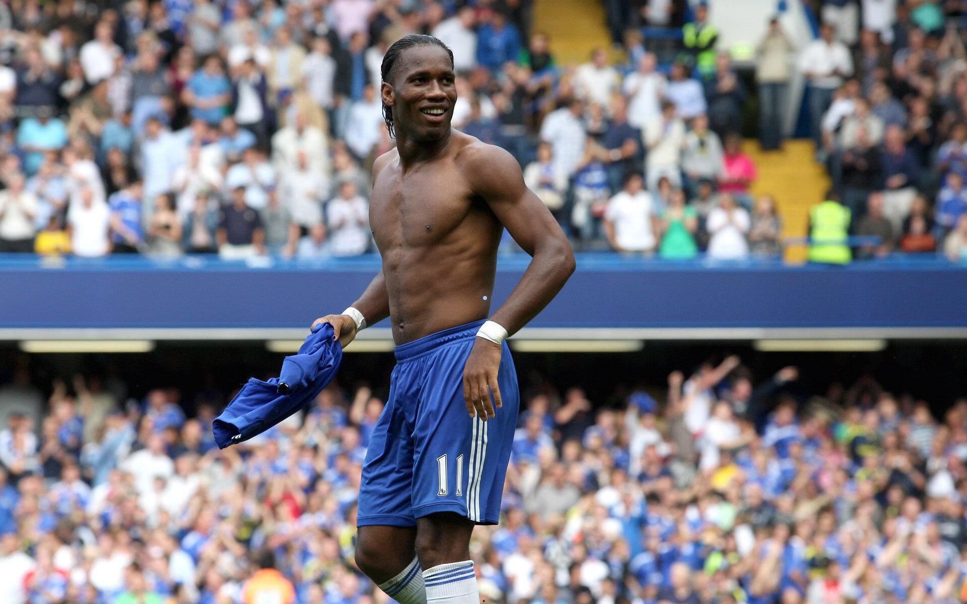 传奇再现!40岁刘易斯首回合35秒TKO终结不败新秀特谢拉