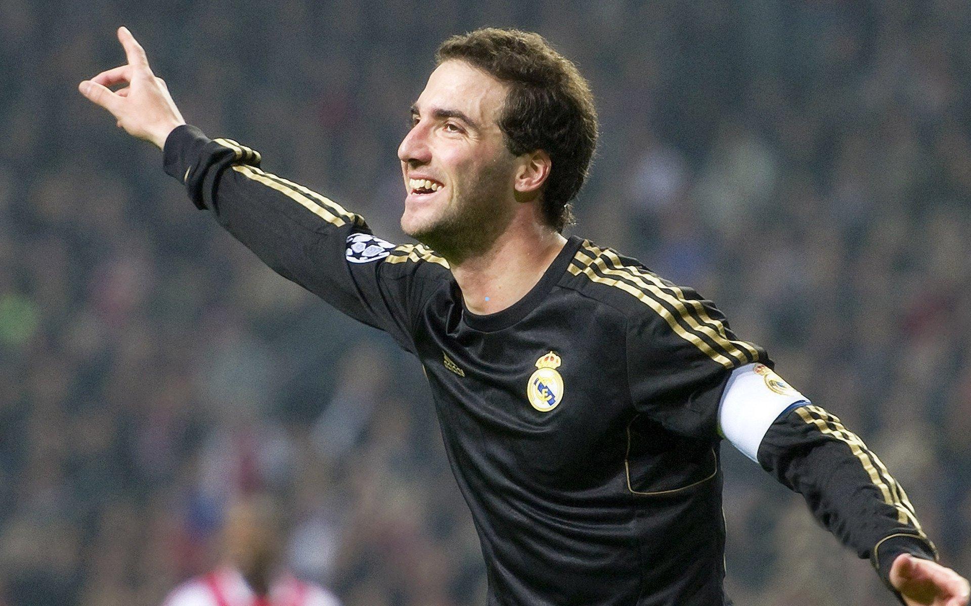 爱游戏：杰伦-约翰逊全能演出！准三双数据引领球队高歌猛进